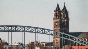 Vorschau Bild, dass ein Foto der Stadtkulisse von Magdeburg zeigt und für die Cannabis Clubs dort steht.